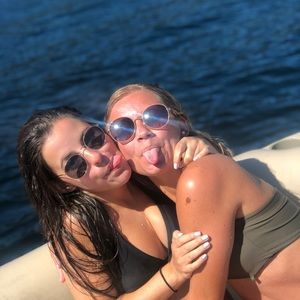 Meet your Posher, Casey